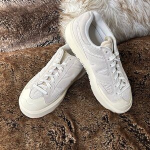 New Balance 302 Men’s 8 / Unisex Cream Sneakers CT302BB